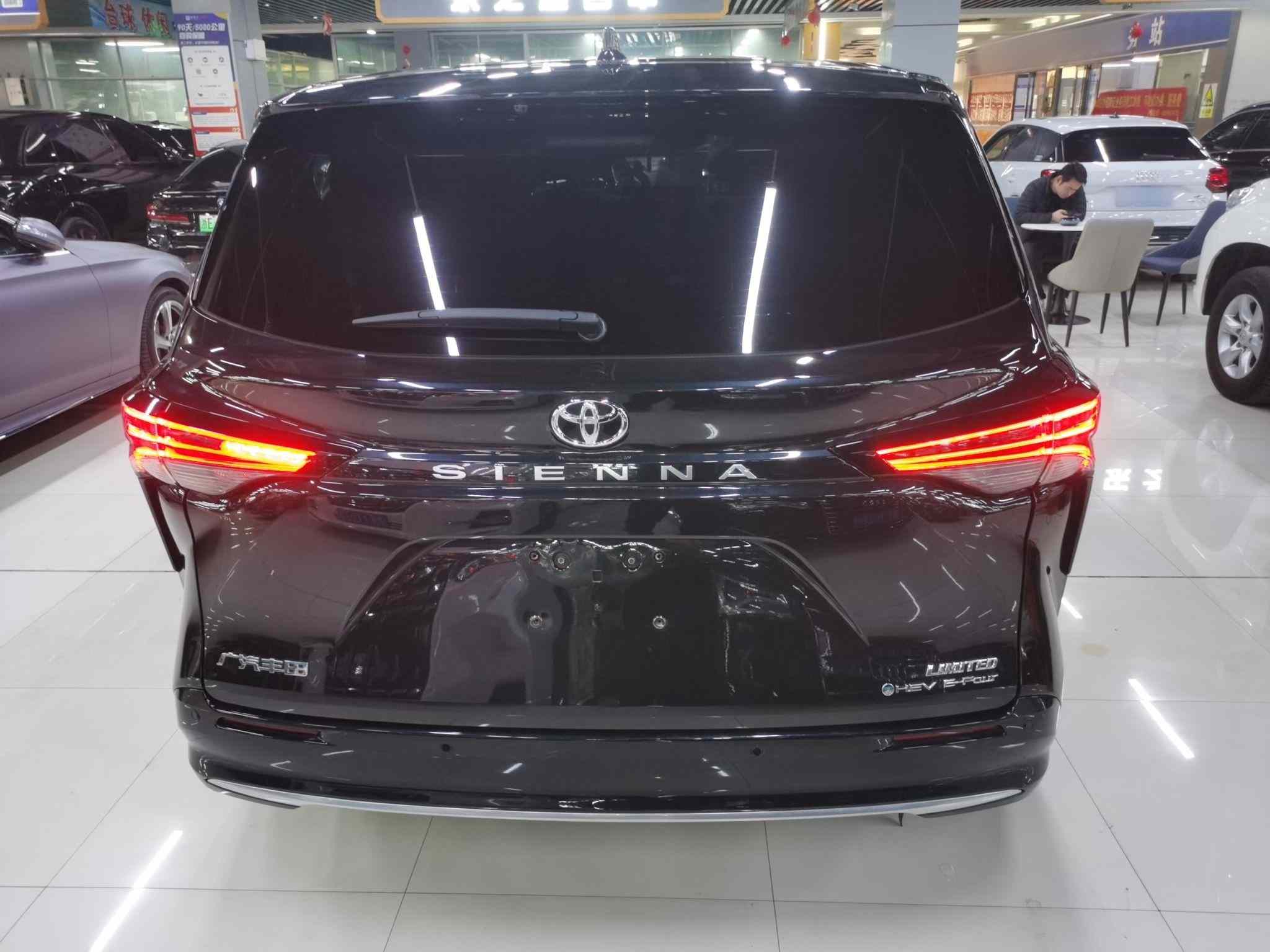 丰田 赛那SIENNA 2024款 2.5L混动 四驱尊贵版(4)