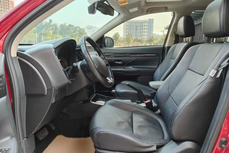 三菱 欧蓝德 2018款 2.0L 两驱荣耀版 5座中控内饰7002