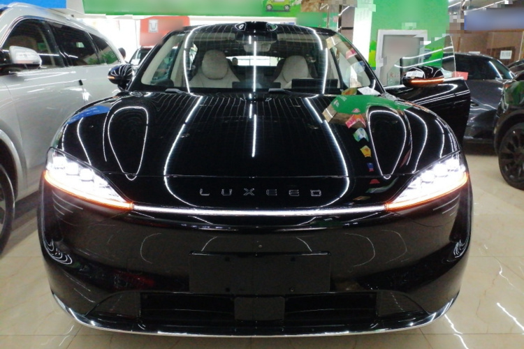 鸿蒙智行 智界R7 2024款 纯电 667km Max车身外观2