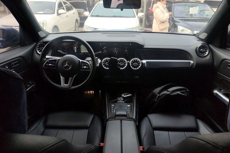 奔驰GLB 2020款 改款 GLB 200 时尚型中控内饰12