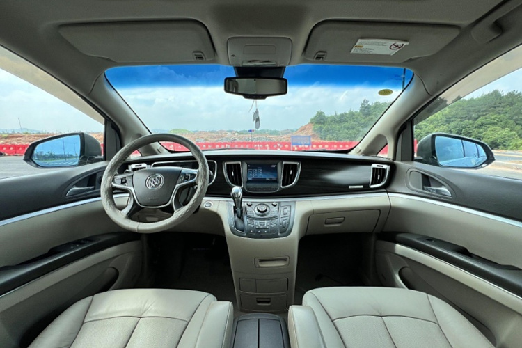 别克GL8 2013款 3.0L XT豪华商务旗舰版中控内饰7003