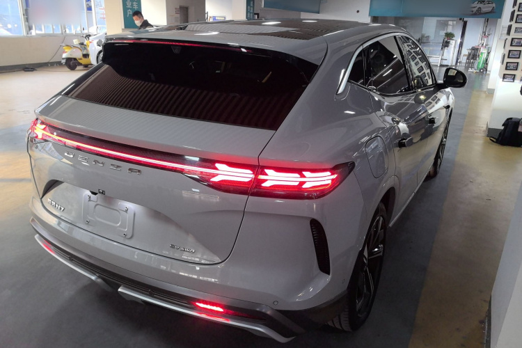 腾势N7 2023款 长续航性能版车身外观7