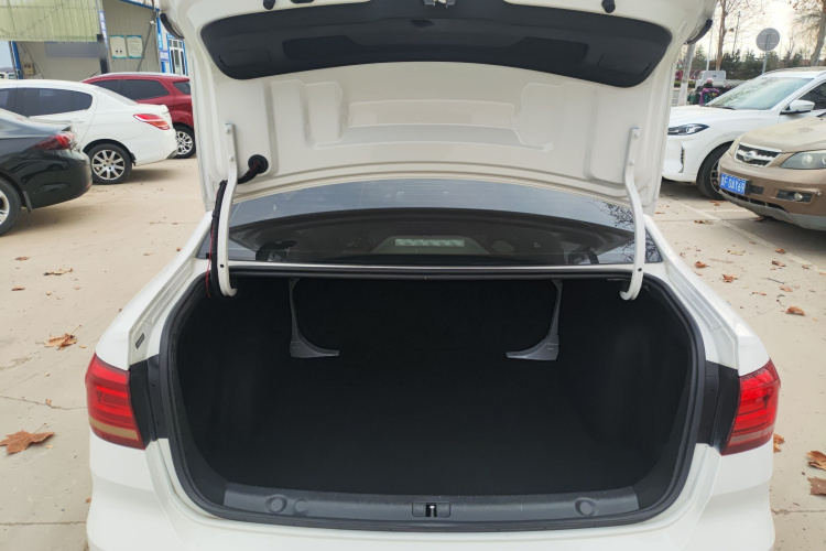 大众 2019款 朗逸启航 1.5L 自动风尚版 国VI机舱底盘23