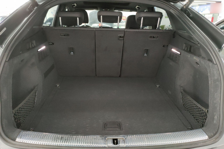 奥迪Q5L Sportback 2021款 40 TFSI 时尚型机舱底盘23