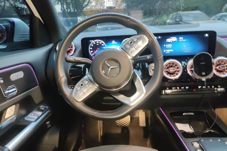 奔驰EQA 2022款 EQA 300 4MATIC 首发特别版中控内饰13