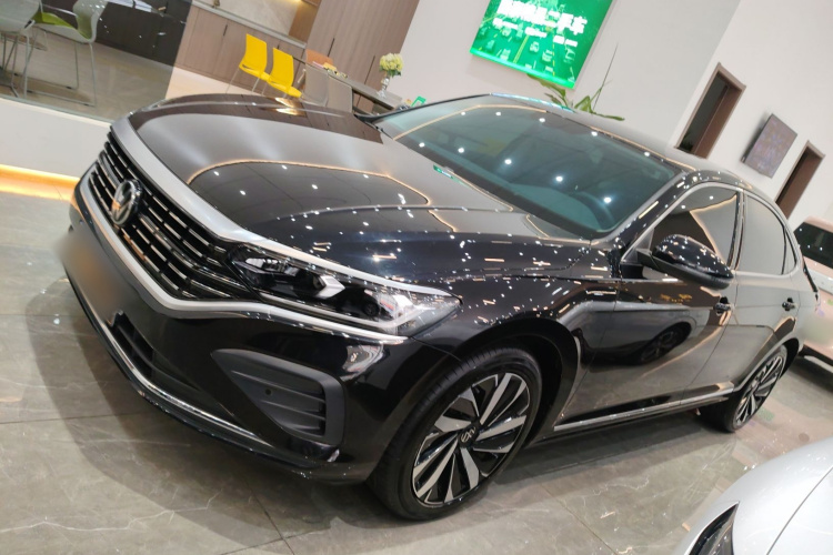 大众 帕萨特 2025款 出众款 380TSI 龙腾版车身外观4
