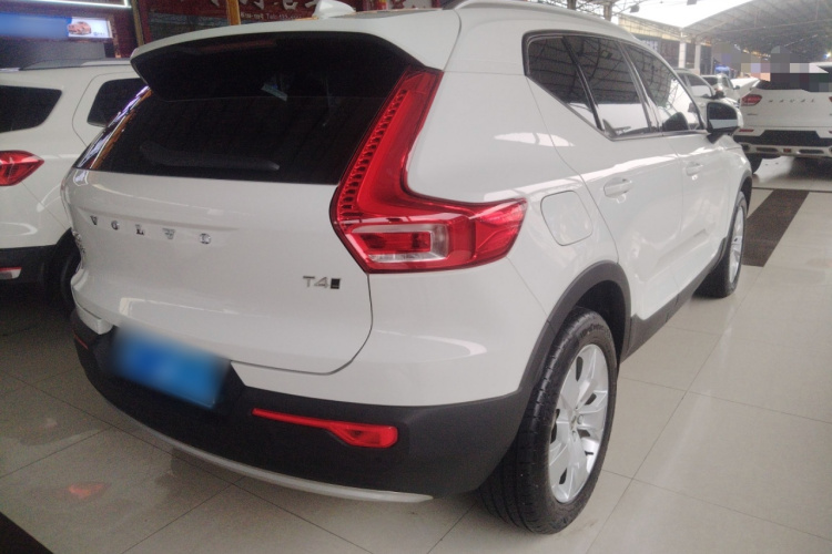 沃尔沃XC40 2022款 T4 四驱智行时尚版车身外观7