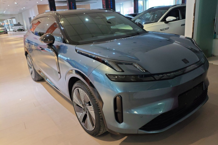 领克08 EM-P 2025款 220km 四驱性能Halo车身外观6002