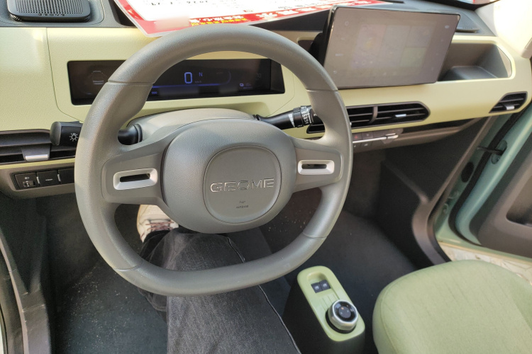 吉利银河 2024款 熊猫mini 200km 耐力熊中控内饰12