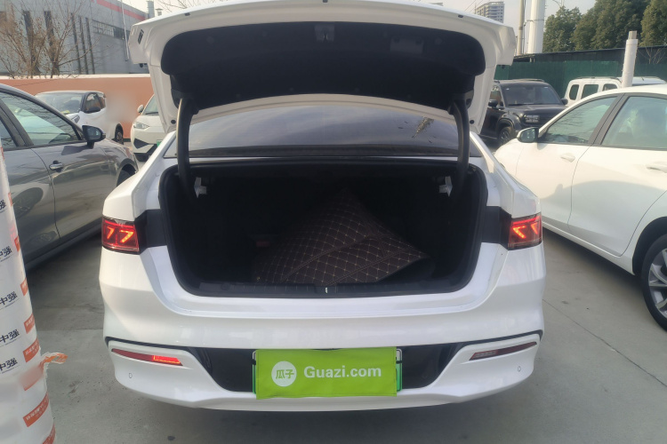 比亚迪 秦PLUS 2024款 荣耀版 EV 420KM领先型机舱底盘23