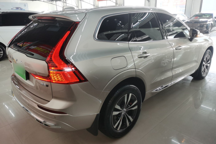 沃尔沃XC60 2024款 B5 四驱智逸豪华版车身外观7