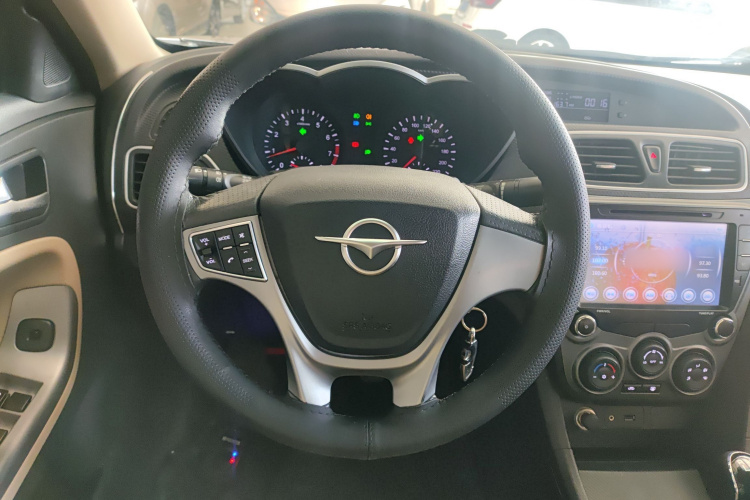 海马 福美来 2015款 1.6L 手动品尚型中控内饰13