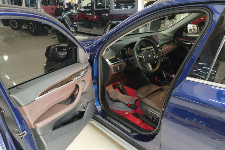 宝马X1 2020款 xDrive25Li 尊享型中控内饰7003