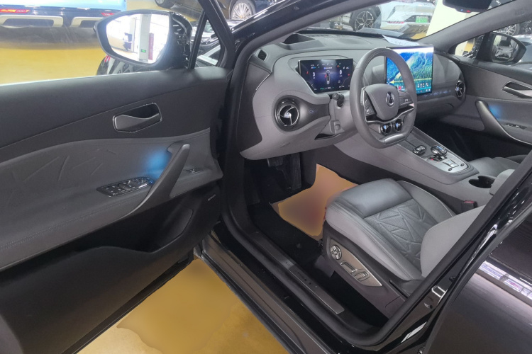 腾势N8 2023款 四驱超混旗舰七座版中控内饰7003