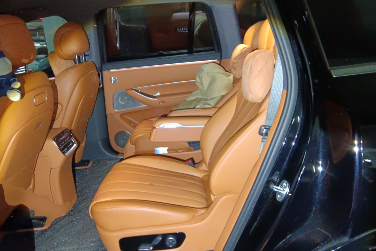 鸿蒙智行 问界M8 2025款 增程 Max+版 53.4kWh 6座版中控内饰21