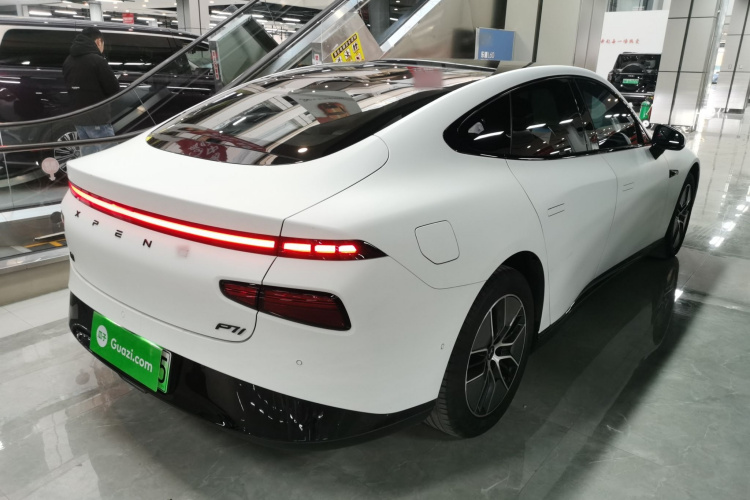 小鹏P7 2023款 P7i 702 Pro车身外观7