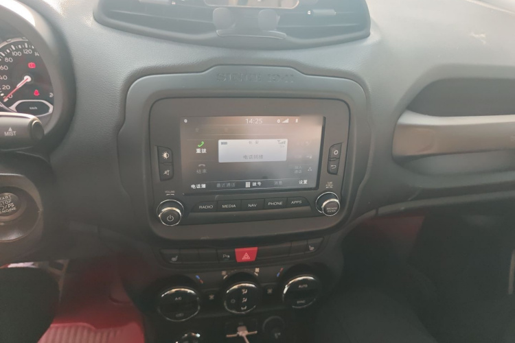 Jeep 自由侠 2017款  180TS 自动四驱全能敞篷版局部细节16