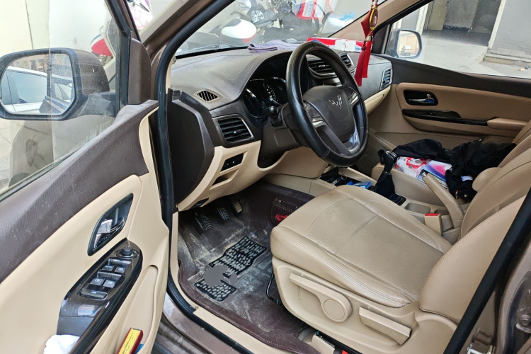 五菱汽车 五菱宏光 2016款 1.5L 改款S舒适型中控内饰20