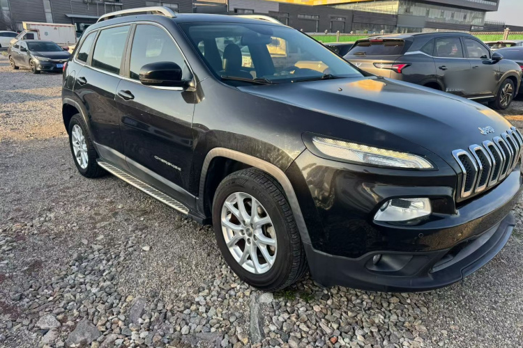 Jeep 自由光 2016款 2.0L 优越版车身外观6003