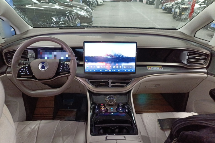 腾势D9 2022款 DM-i 970 四驱尊荣型中控内饰12