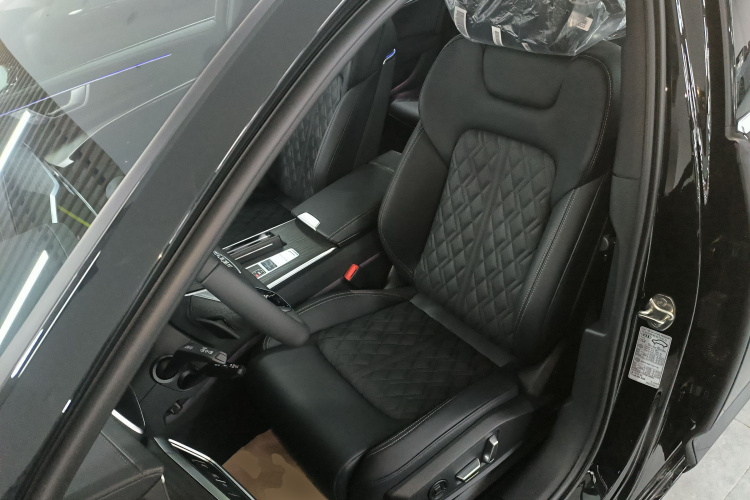 奥迪A6L 2026款 45 TFSI quattro 臻选动感型中控内饰19