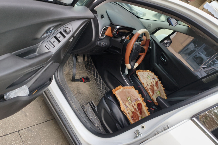 雪佛兰 创酷 2018款 330T 自动两驱精英型中控内饰20