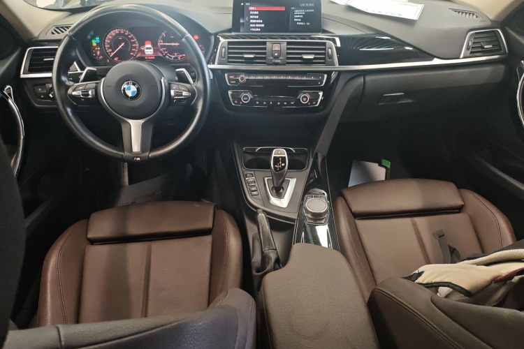 宝马3系 2019款 320Li M运动套装中控内饰12