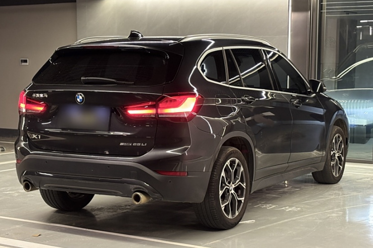 宝马X1 2021款 sDrive25Li 领先型车身外观6006