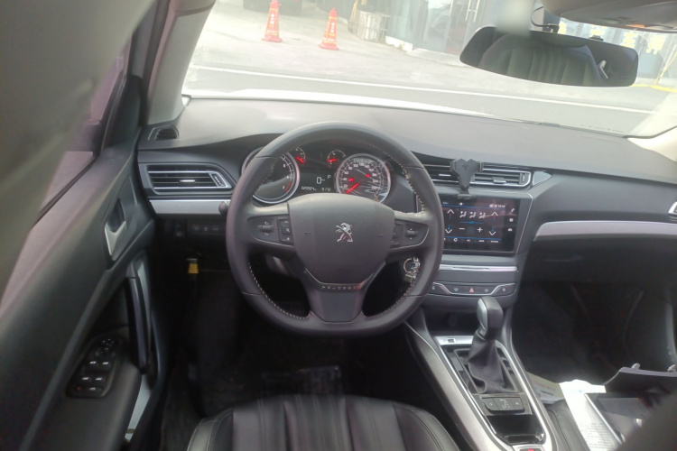 标致408 2019款 350THP 自动豪华版 国V中控内饰13