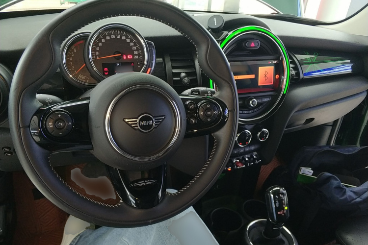 MINI 2020款 1.5T COOPER 艺术家中控内饰12