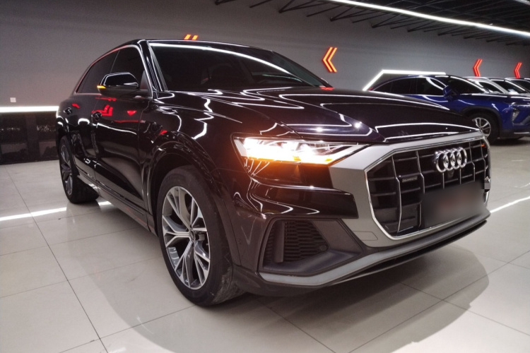 奥迪Q8 2021款 55 TFSI 豪华动感型车身外观3