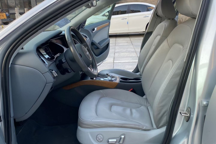 奥迪A4L 2015款 35 TFSI 自动豪华型中控内饰7001