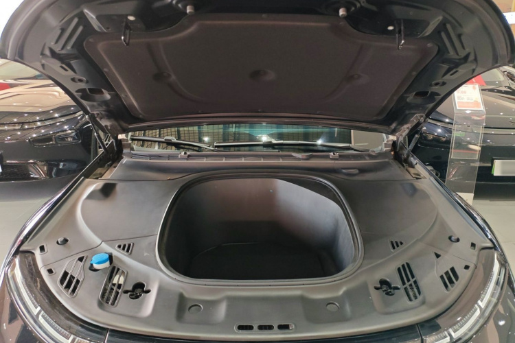 小鹏P7 2022款 480N+机舱底盘24