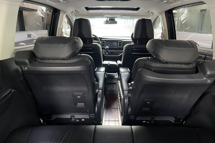 本田 艾力绅 2019款 2.0L 混动至尊版中控内饰7006