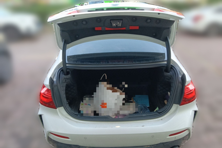 宝马1系 2022款 125i M运动曜夜版中控内饰23