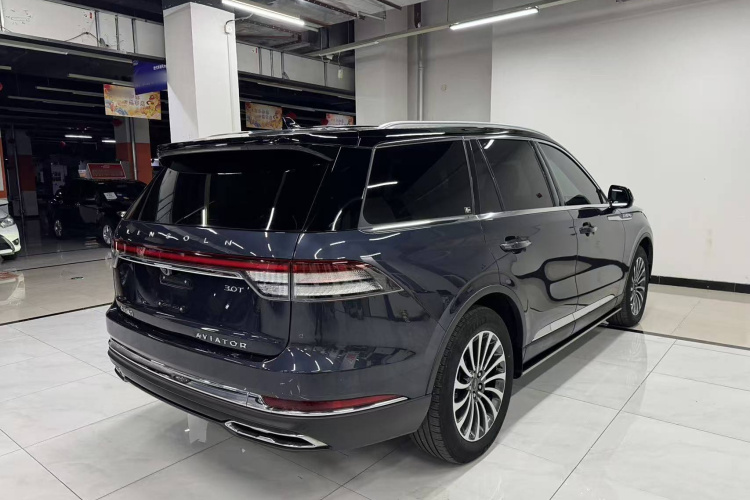 林肯 飞行家 2022款 3.0T V6 四驱尊雅版车身外观7