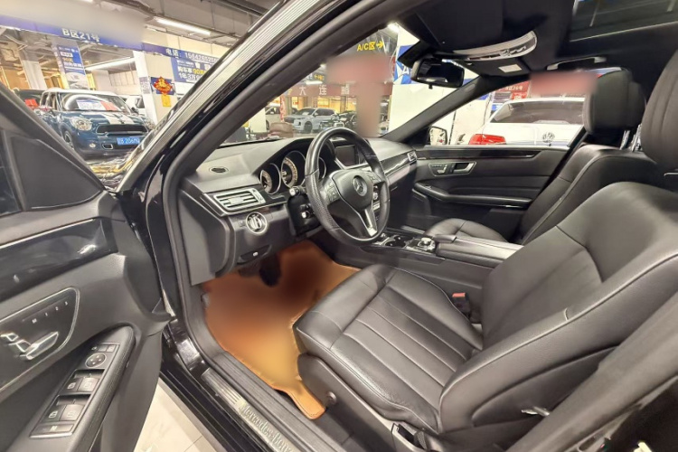 奔驰E级 2015款 E 200 L 运动型中控内饰7001