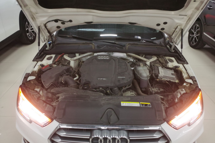 奥迪A4L 2019款 40 TFSI 时尚型 国VI机舱底盘24