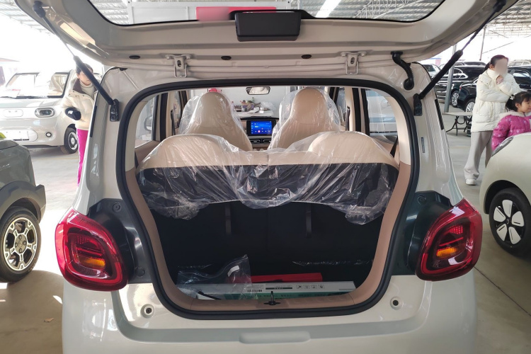 五菱汽车 宏光MINIEV 2025款 四门版 臻享+款机舱底盘23