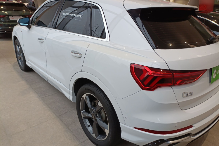 奥迪Q3 2024款 35 TFSI 时尚动感型车身外观4