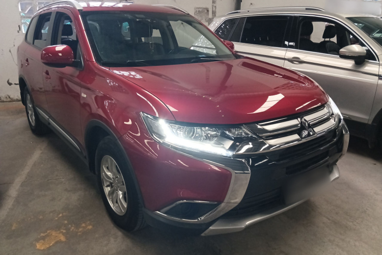 三菱 欧蓝德 2016款 2.0L 两驱风尚版 5座车身外观3