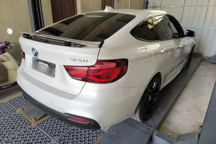 宝马3系GT 2020款 320i M运动曜夜版车身外观6005