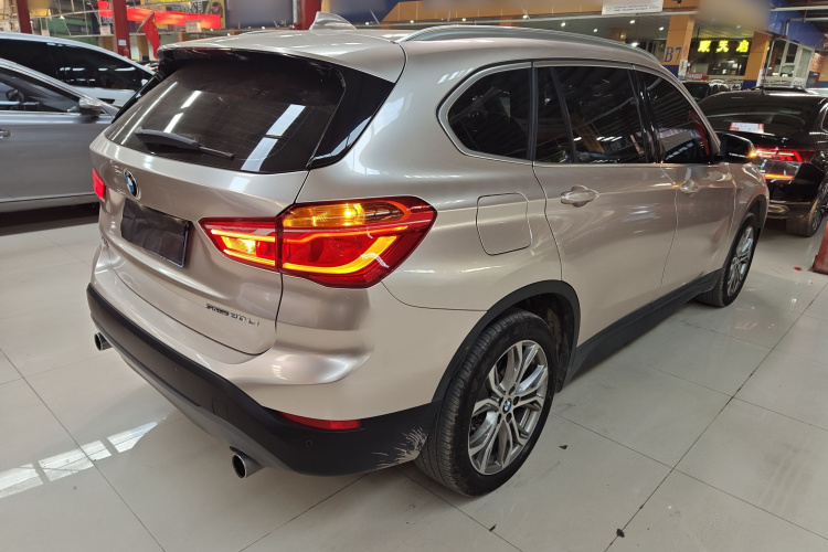 宝马X1 2019款 sDrive20Li 领先型车身外观6005