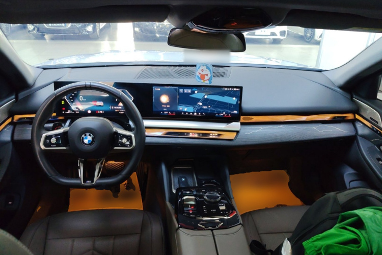 宝马5系 2024款 530Li 领先型 M运动套装中控内饰12