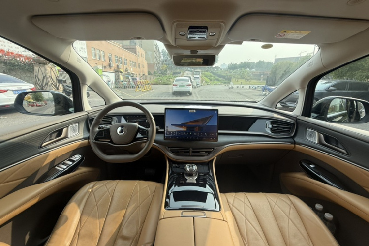 腾势D9 2022款 DM-i 970 四驱尊荣型中控内饰7007