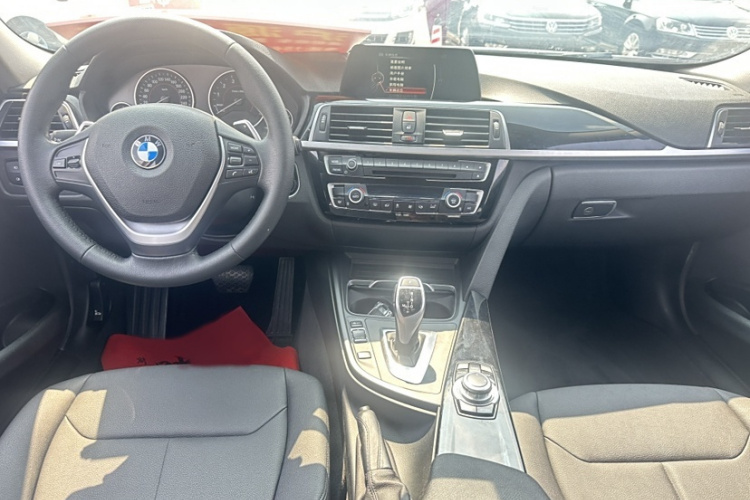 宝马3系 2017款 320Li M运动型中控内饰7001