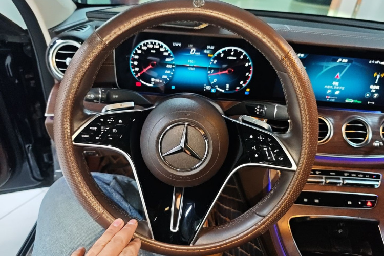 奔驰E级 2023款 E 260 L局部细节13