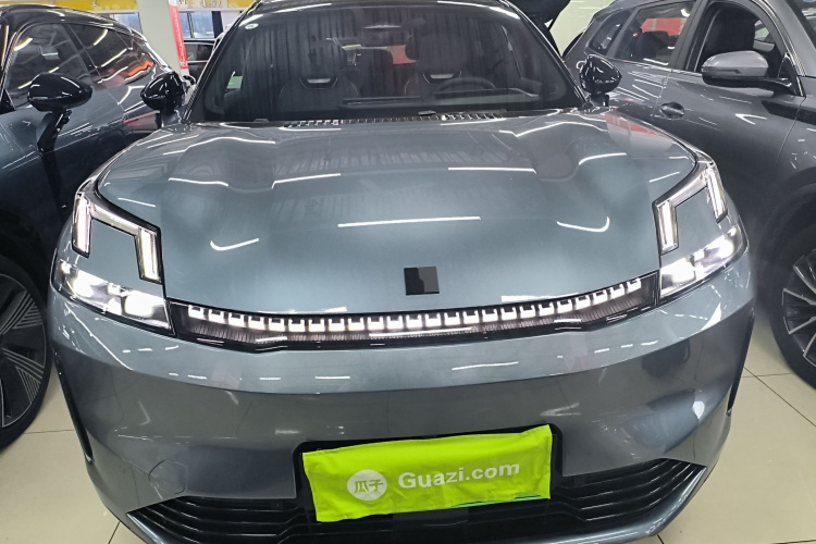 领克08 EM-P 2025款 220km 四驱性能Halo车身外观2