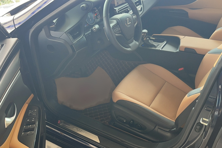 雷克萨斯ES 2022款 200 卓越版中控内饰7002