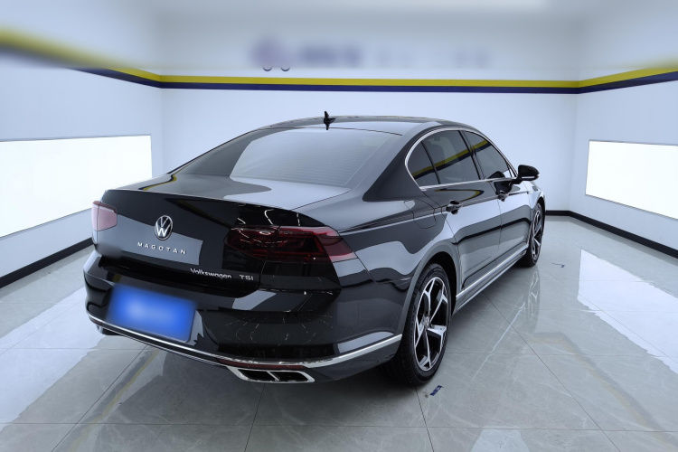 大众 迈腾 2023款 200万辆纪念版 330TSI DSG豪华型车身外观7